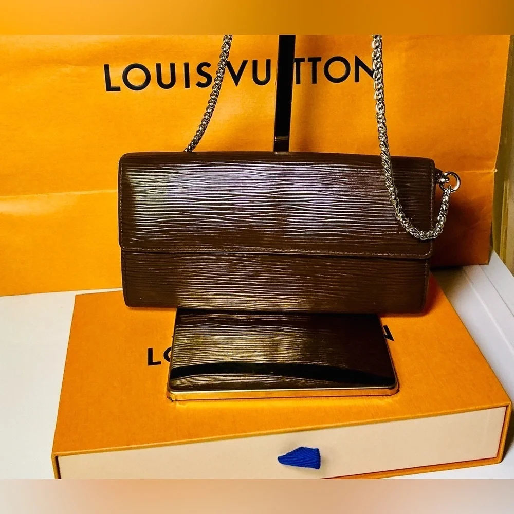 Louis Vuitton Epi Leather Long Wallet – Classic & Timeless W/Box & Dust bag.
